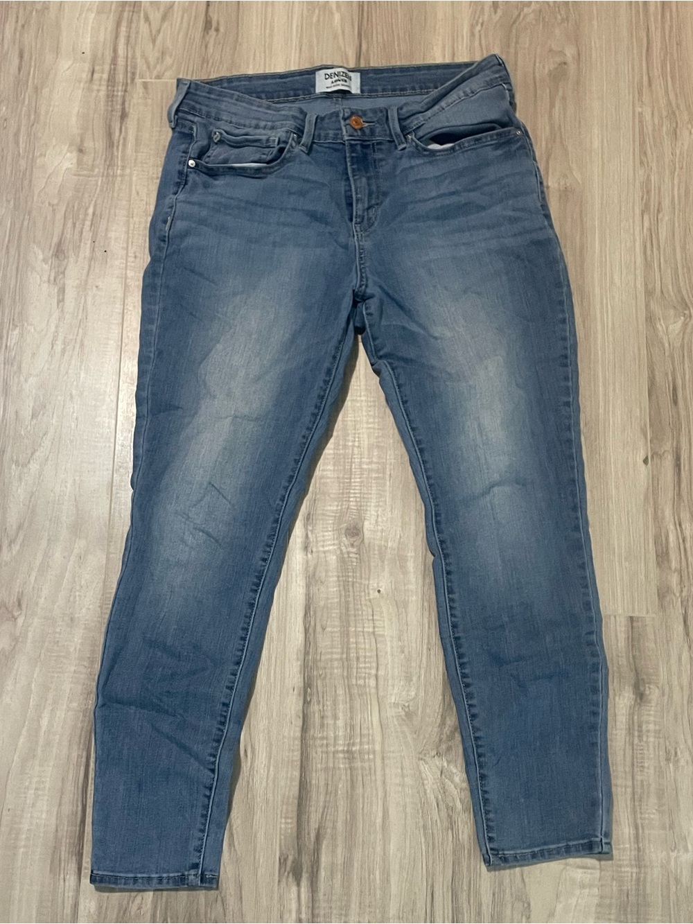 Faded y2k Levi’s skinny jeans